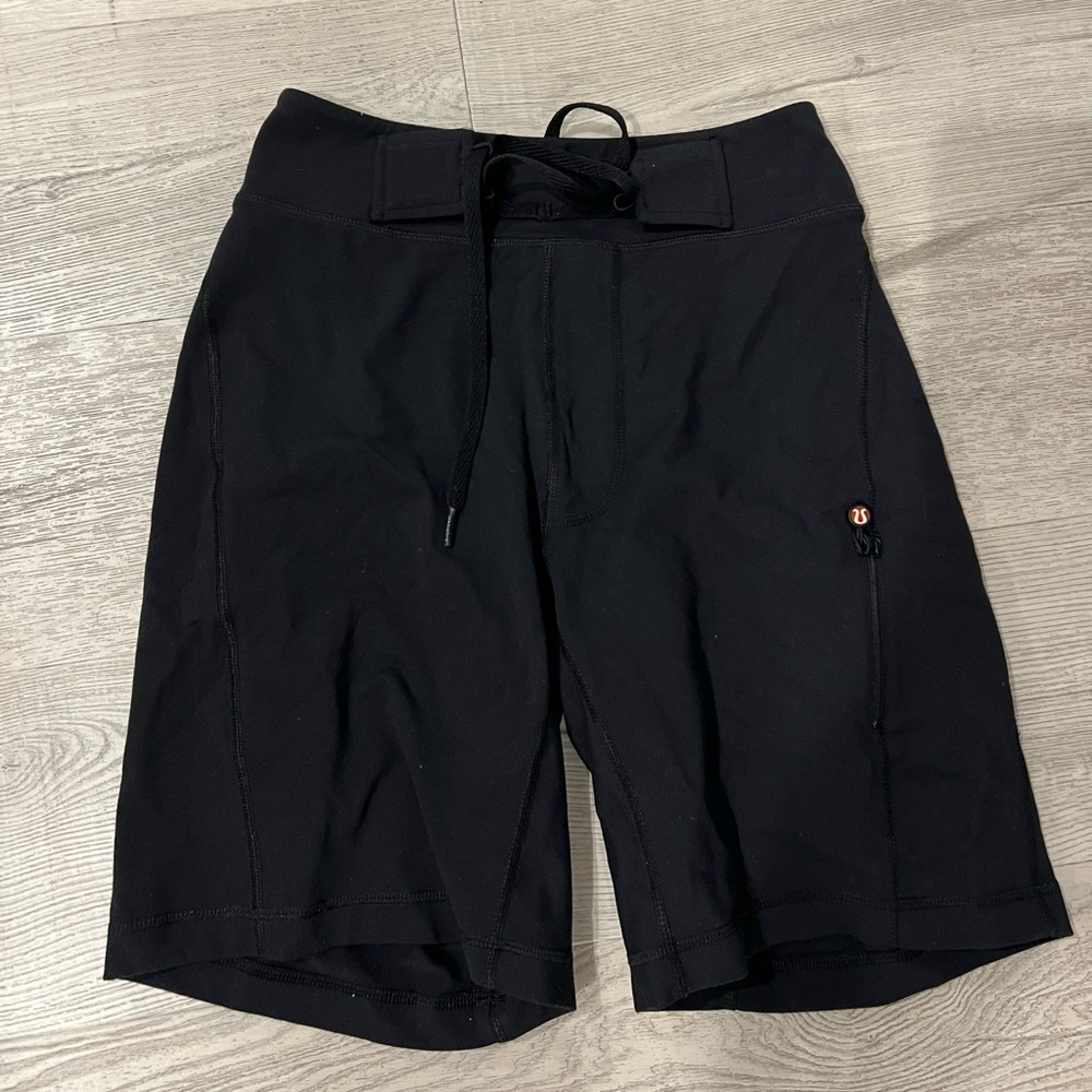 Lululemon men’s athletic shorts sz small, black, liner, yoga